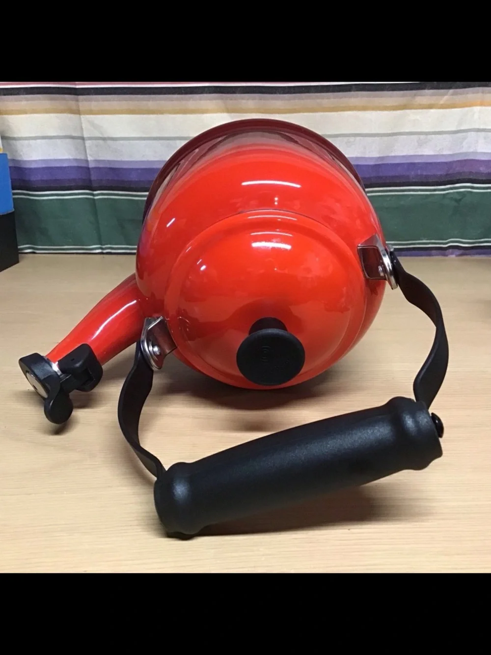 LeCreuset 1.25Quart / 1.1L , Classic Kettle, Red/Cerise/Ombre.